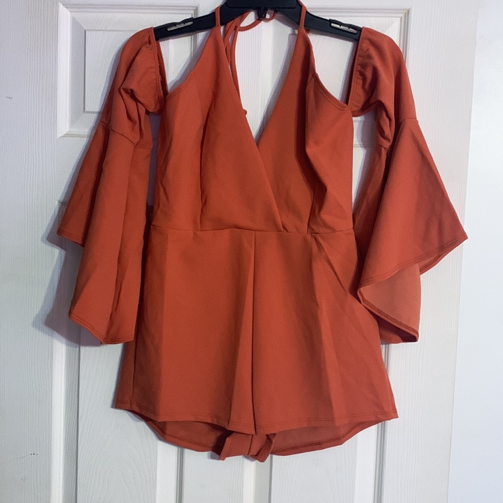 ❌DONATED❌Rust Brown Cold Shoulder V-Neck Lined Short Romper - Picture 5 of 12